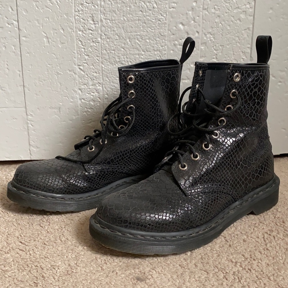 Doc Martens 1460 rare snakeskin print boots sz 8